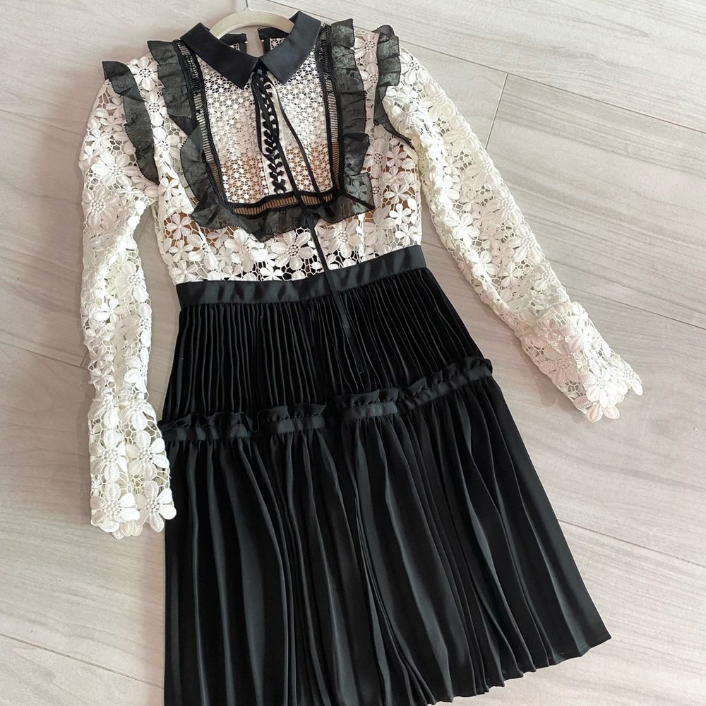 Gorgeous Self Portrait black and white lace long sleeve pleated dress. Size 4.